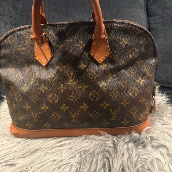 Louis Vuitton Brown Monogram Handbag - Picture 8 of 10